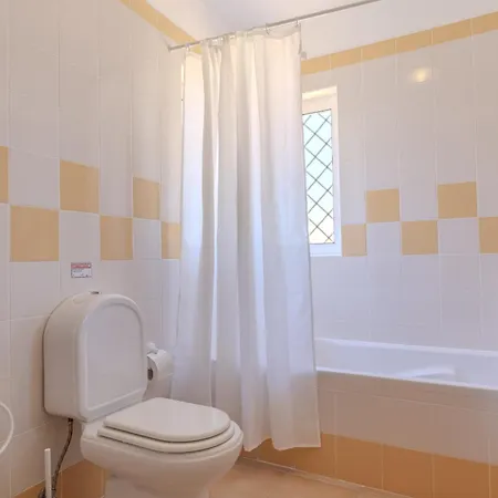 #416 Spacious Private Pool, Bbq & Parking *