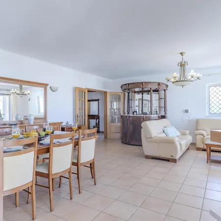 #416 Spacious Private Pool, Bbq&parking Villa
